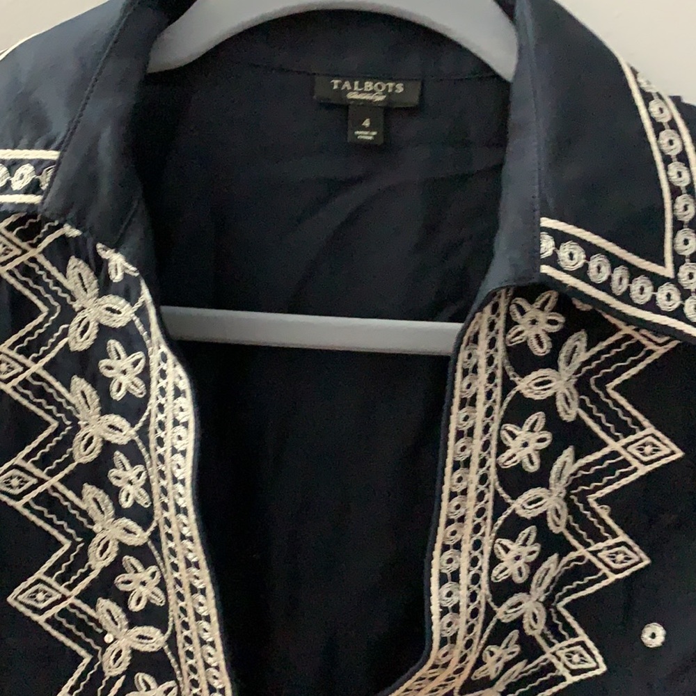 Beautiful Talbots Embroidered Top - Picture 2 of 3
